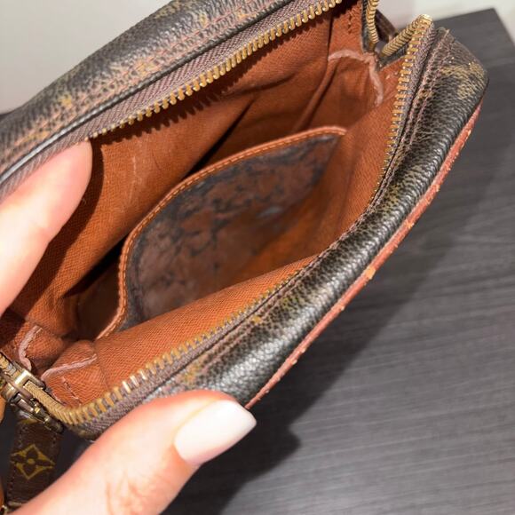 8911 LOUIS VUITTON Monogram Amazone MM Crossbody - Picture 10 of 16